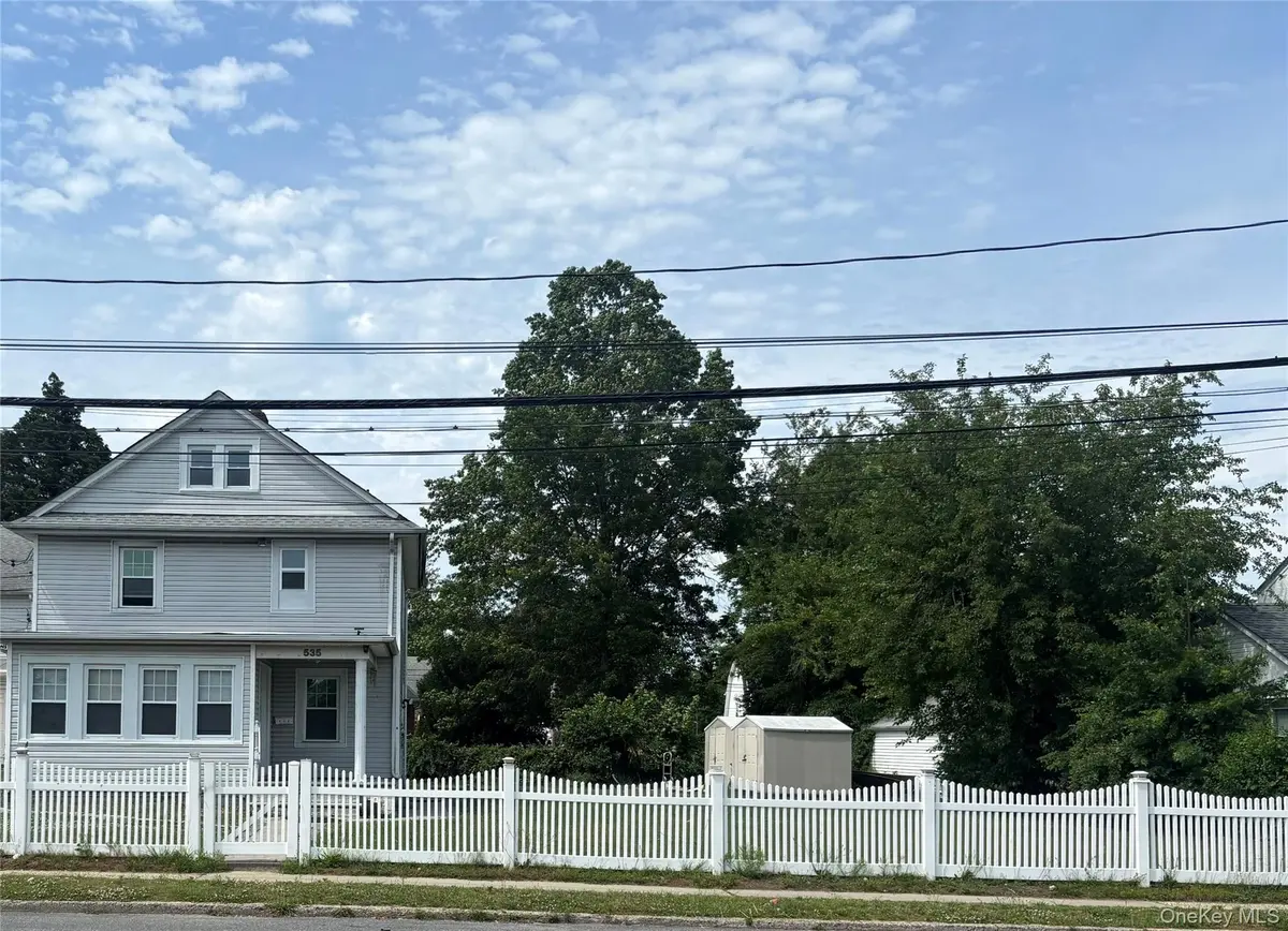 535 Cross ST, Westbury, NY 11590