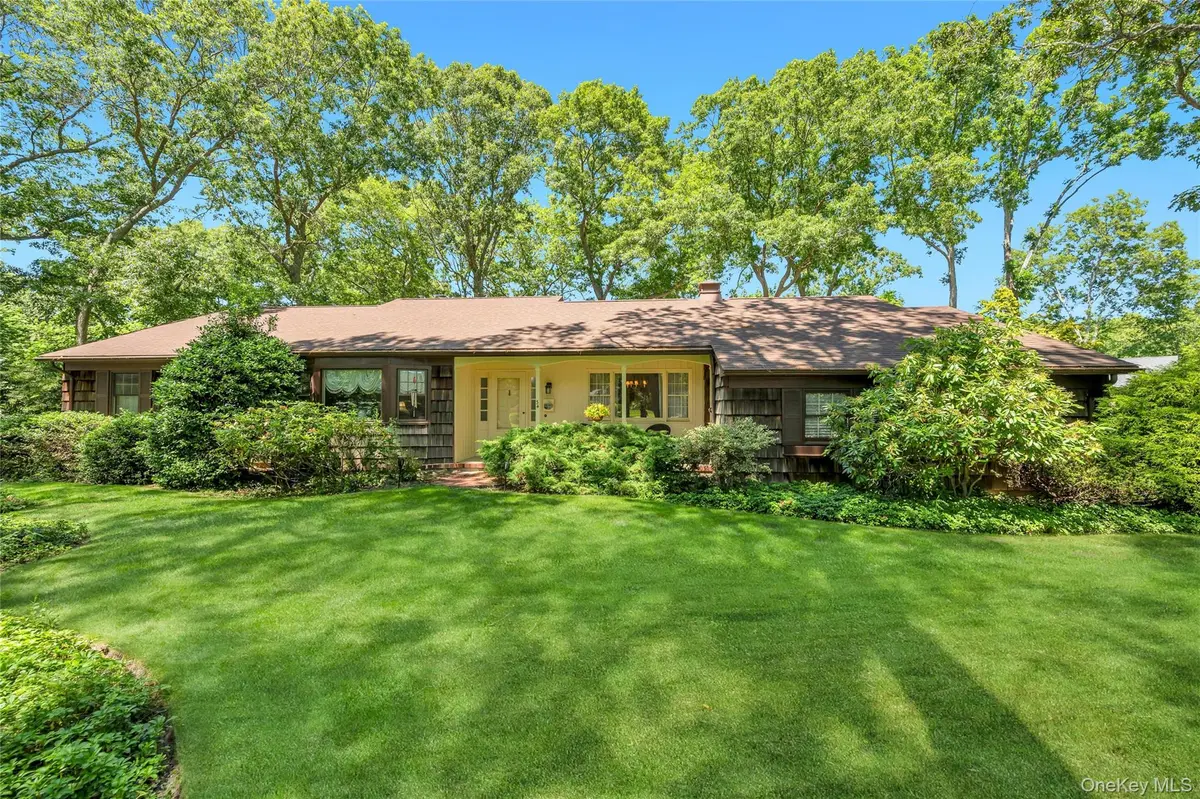 34 Daly CT, Riverhead, NY 11901