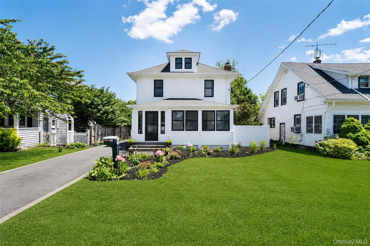 85 Garfield AVE, Sayville, NY 11782