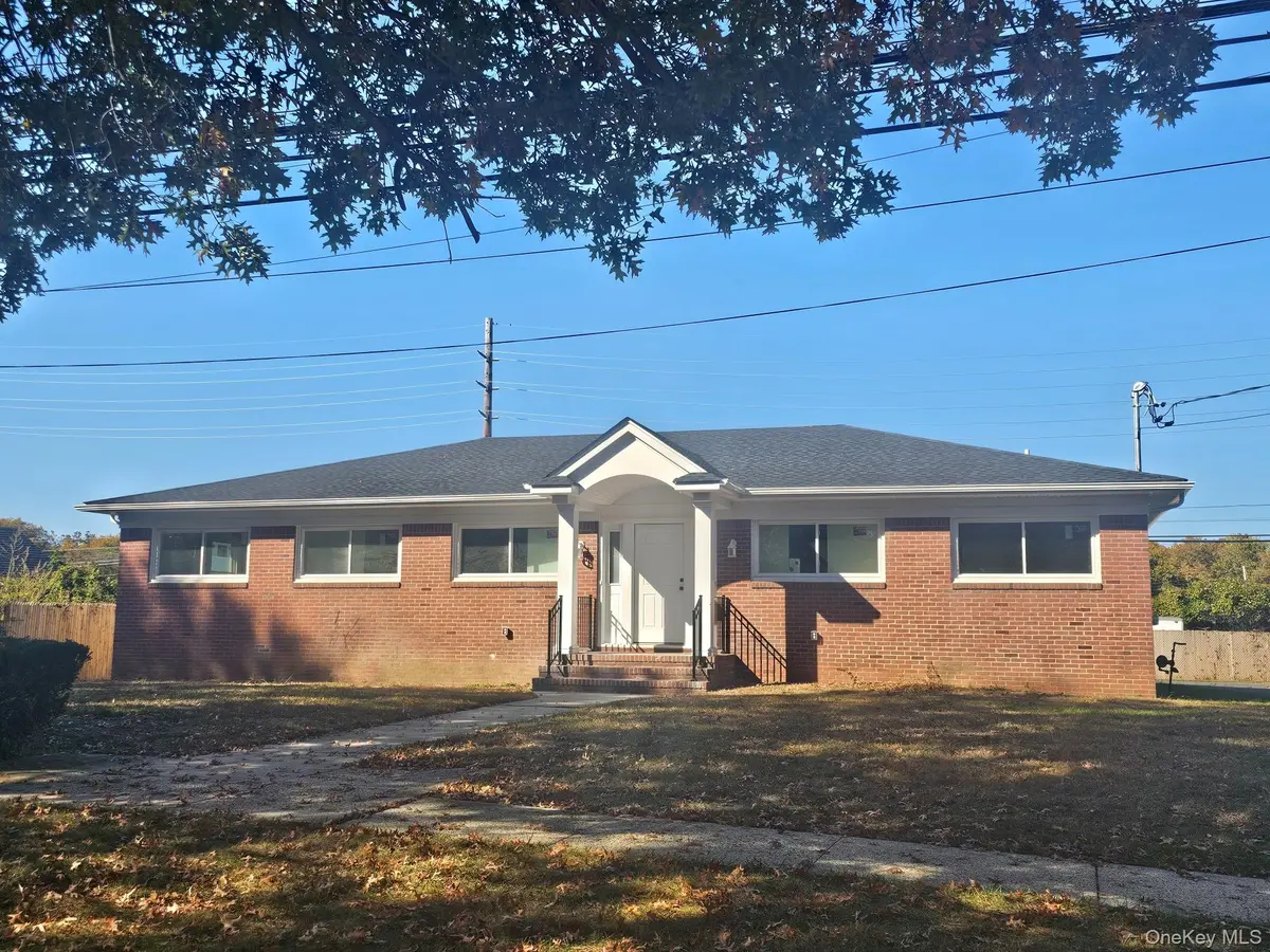 87 Community RD, Bay Shore, NY 11706