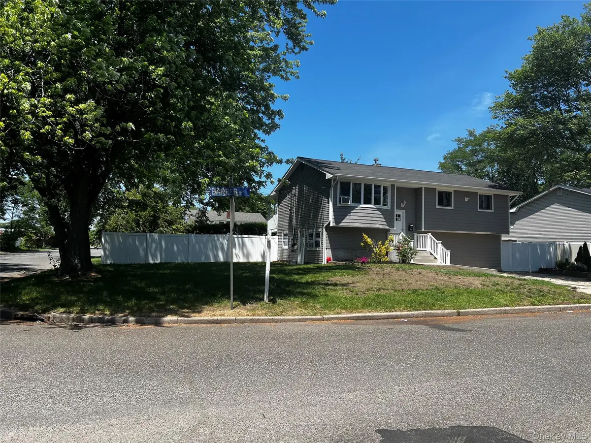105 barber, Brentwood, NY 11717
