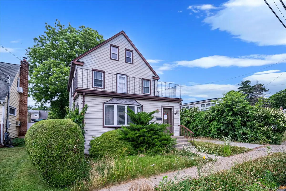 338 California AVE, Uniondale, NY 11553