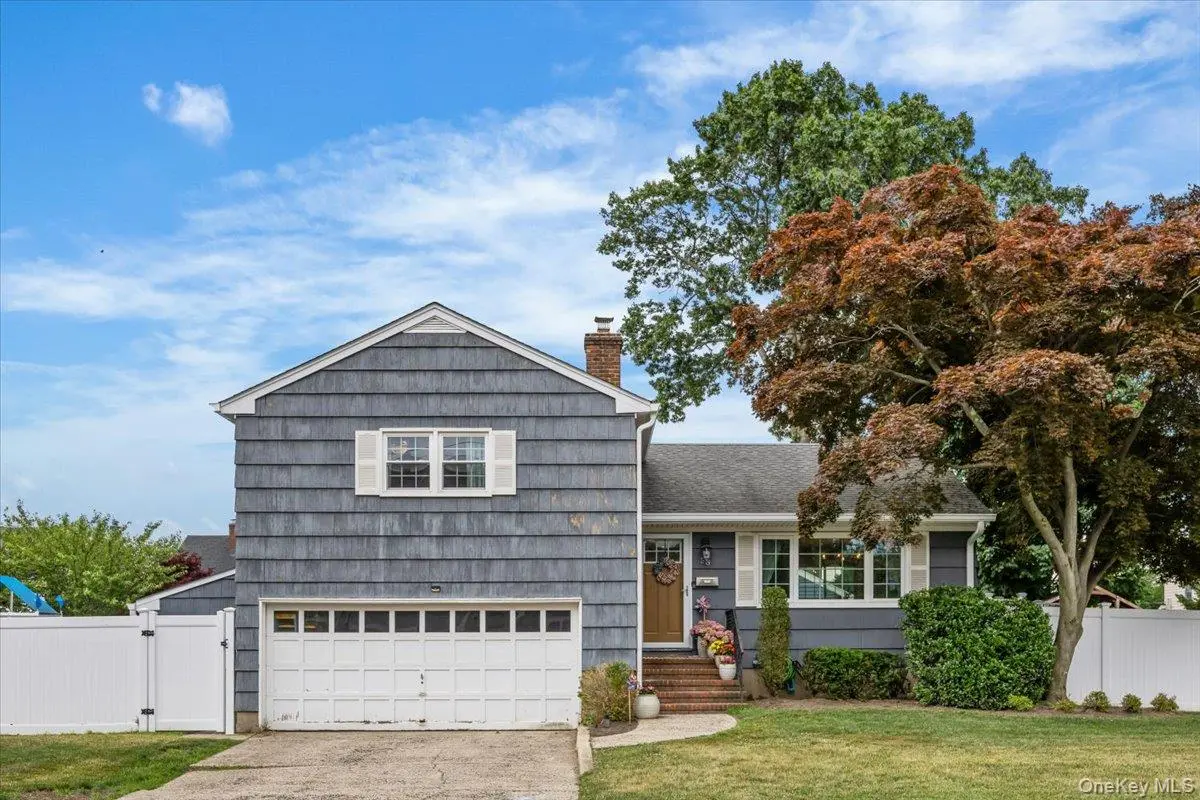 38 Driscoll AVE, Rockville Centre, NY 11570