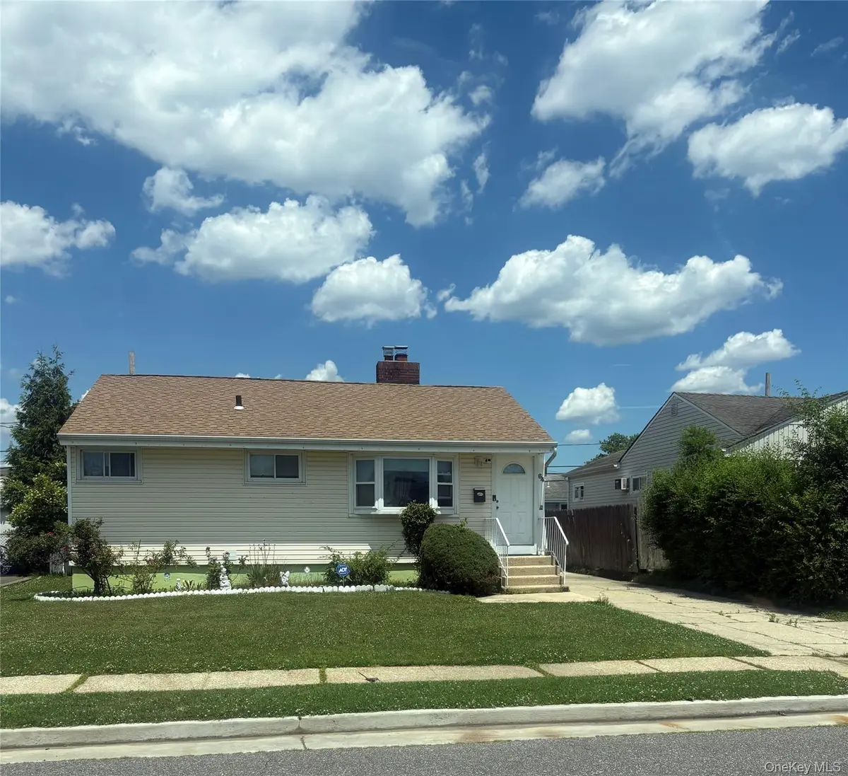 64 Hubbard AVE, Freeport, NY 11520