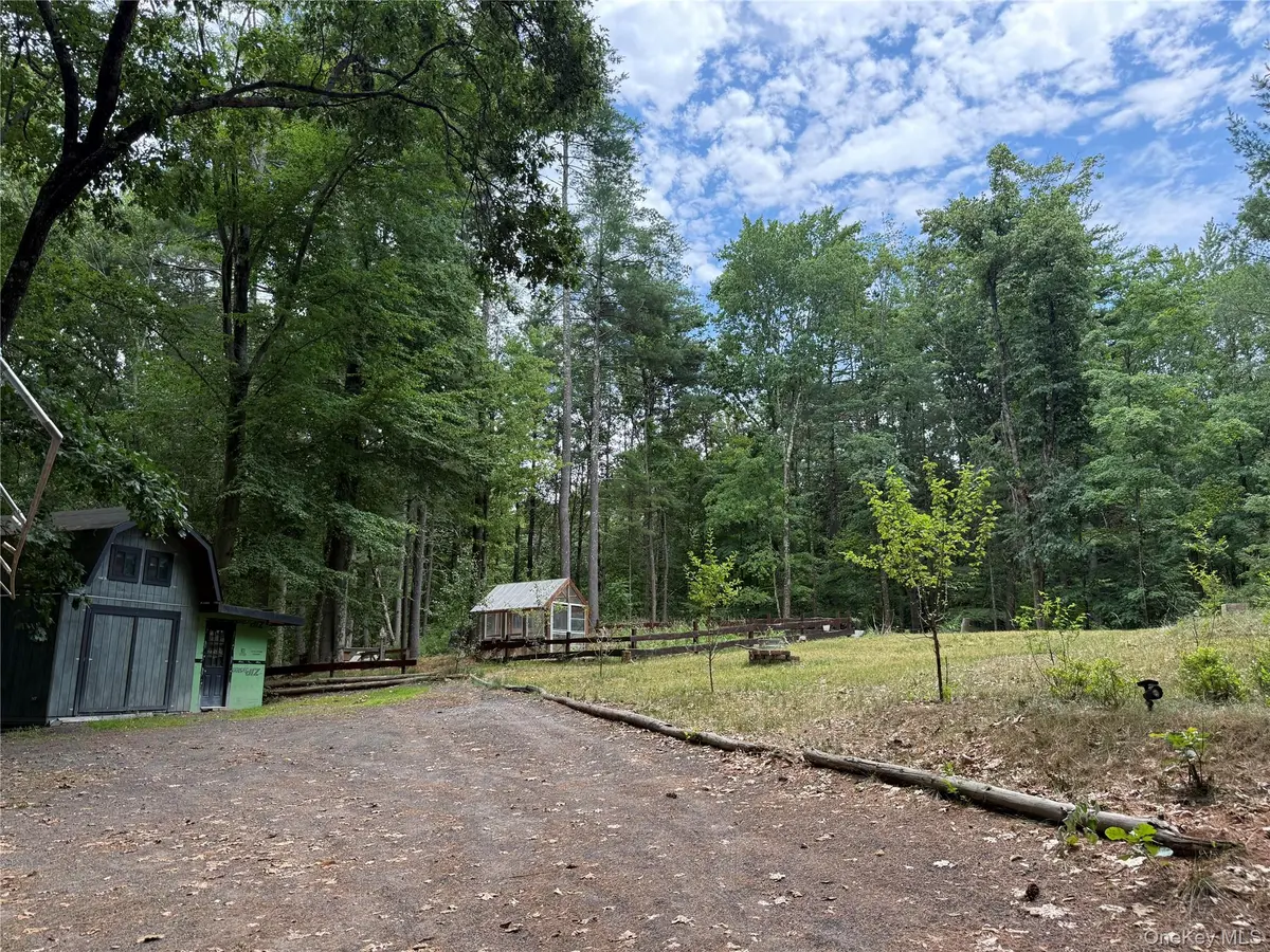 124 Davis RD, Tillson, NY 12486