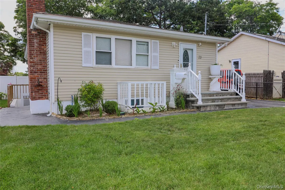 23 Peters BLVD, Central Islip, NY 11722