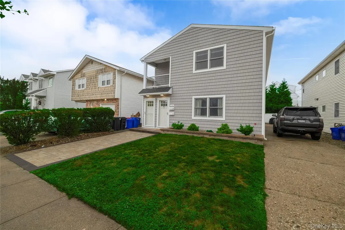 542 E Pine ST #Upper, Long Beach, NY 11561