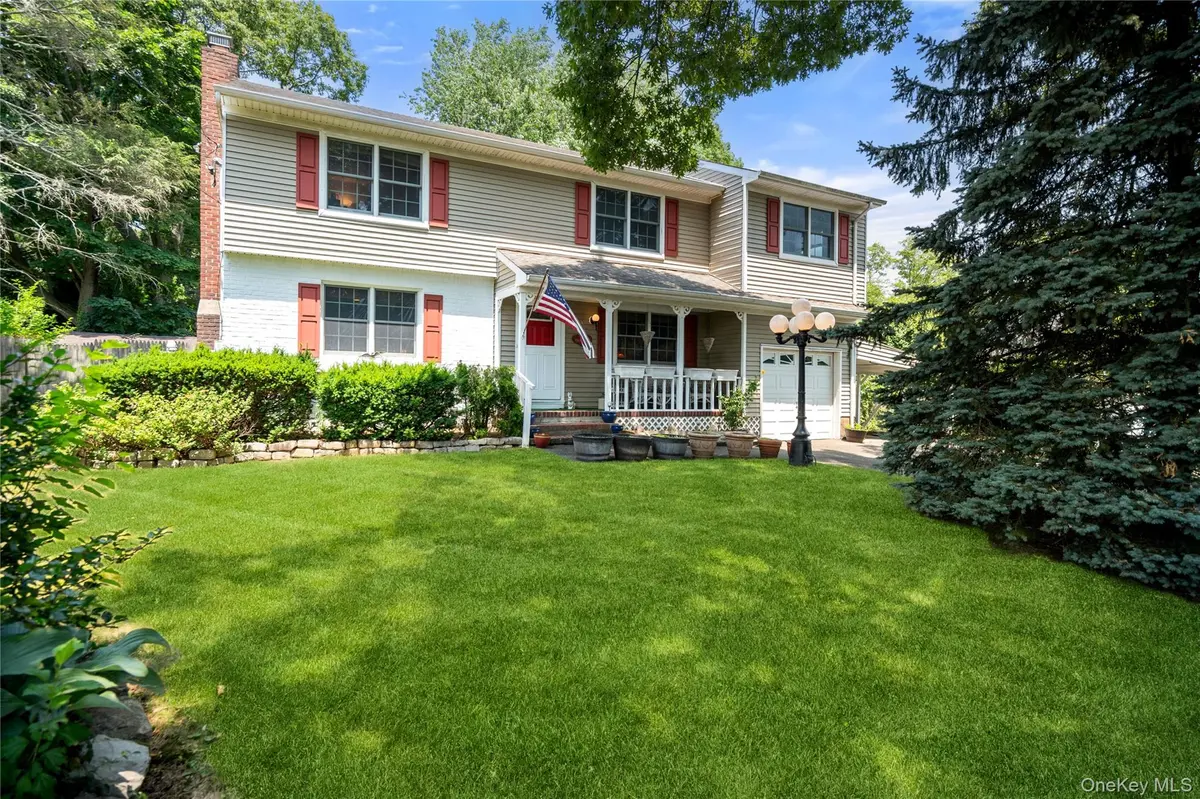 304 Concord ST, Dix Hills, NY 11746