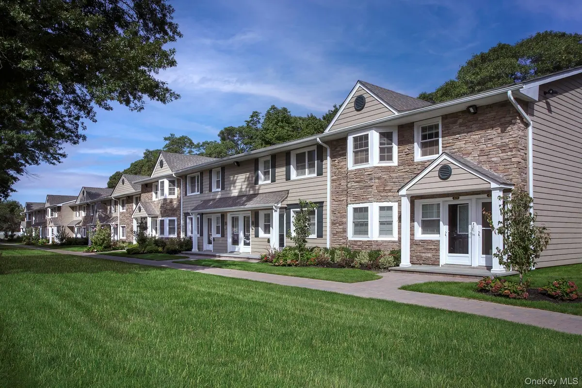 420 Tudor LN #420, Middle Island, NY 11953