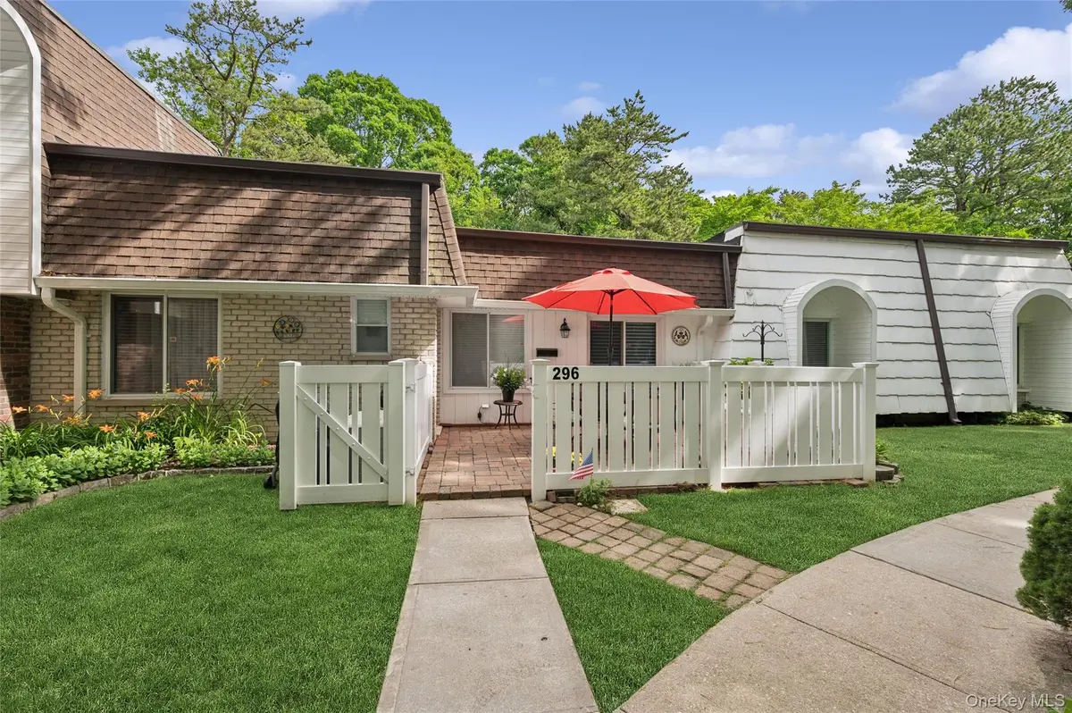 296 Birchwood RD #296, Medford, NY 11763