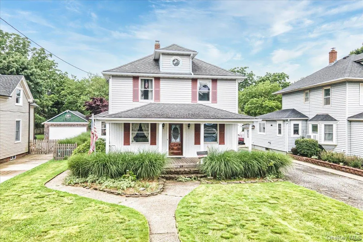 68 Rollstone AVE, West Sayville, NY 11796