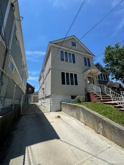 616 College PL, College Point, NY 11356