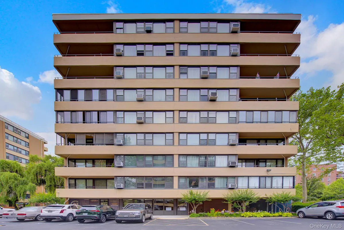 166-10 Powells Cove BLVD #2C, Whitestone, NY 11357