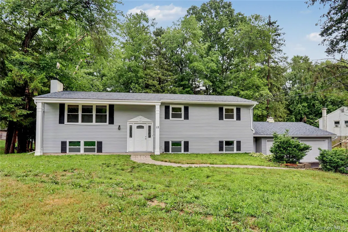 12 Roe DR, Hyde Park, NY 12538
