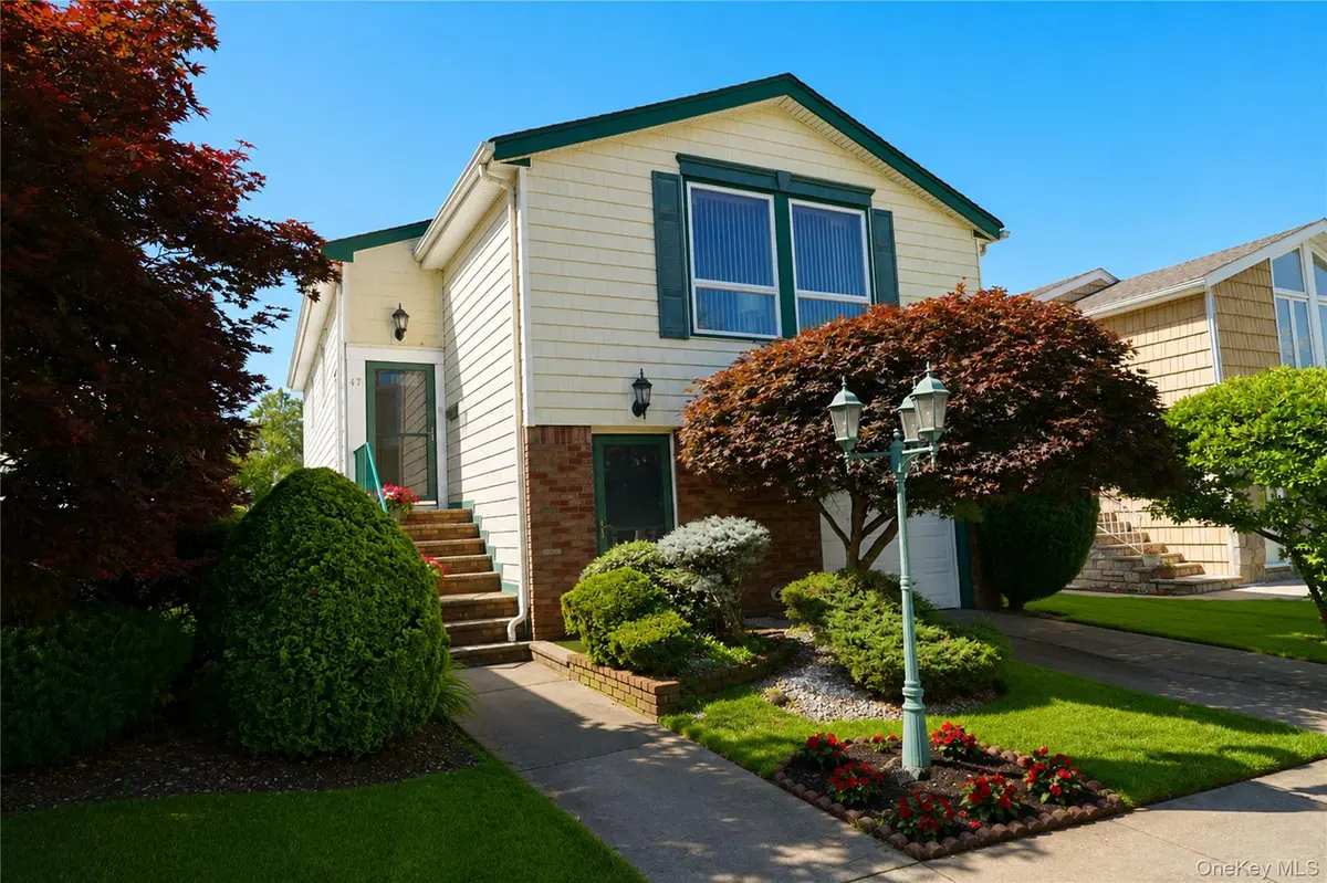 47 Stanley CIR, Staten Island, NY 10308