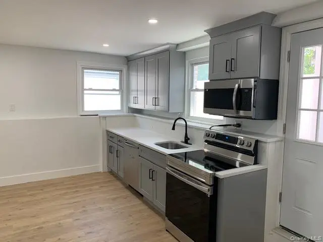 25 Jerome ST #1, Lindenhurst, NY 11757