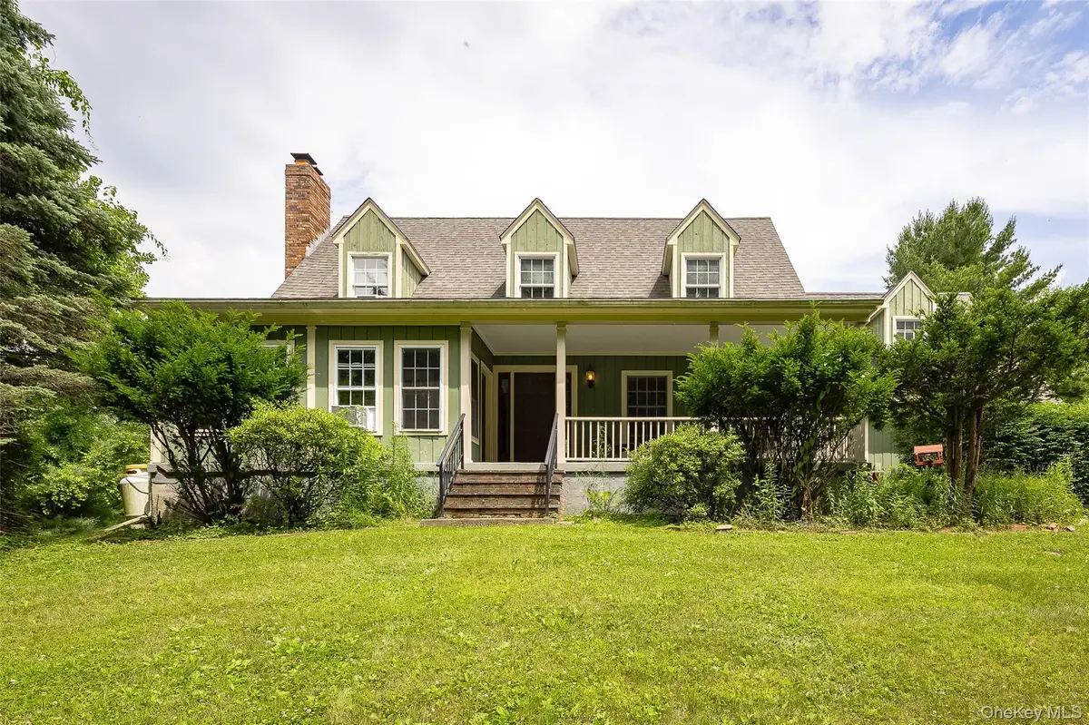 143 Starbarrack RD, Red Hook, NY 12571