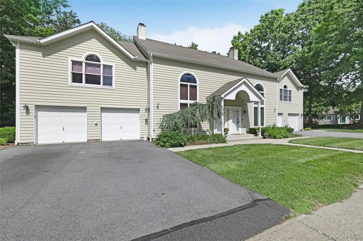 6 Village CV, Warwick, NY 10990