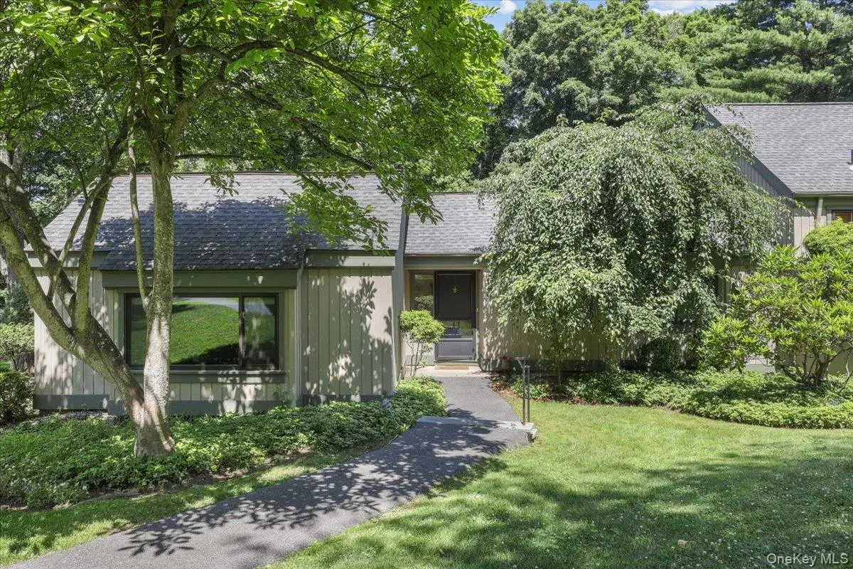 156 Heritage HLS #A, Somers, NY 10589