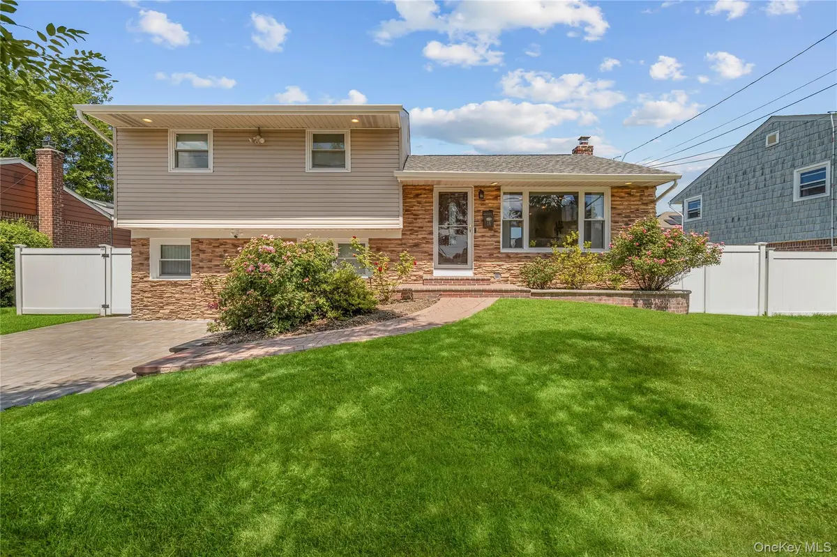 16 Cumberland RD, Jericho, NY 11753