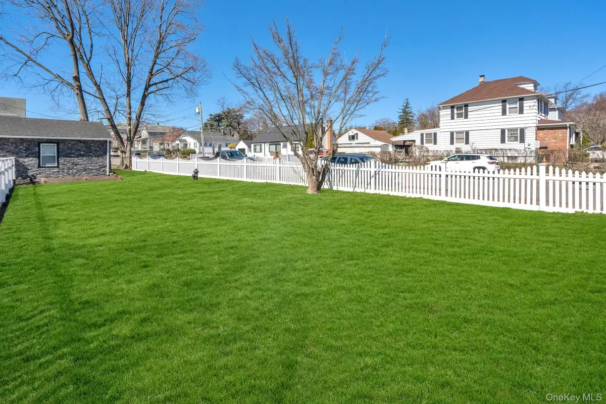 25 Miller ST, Glen Cove, NY 11542