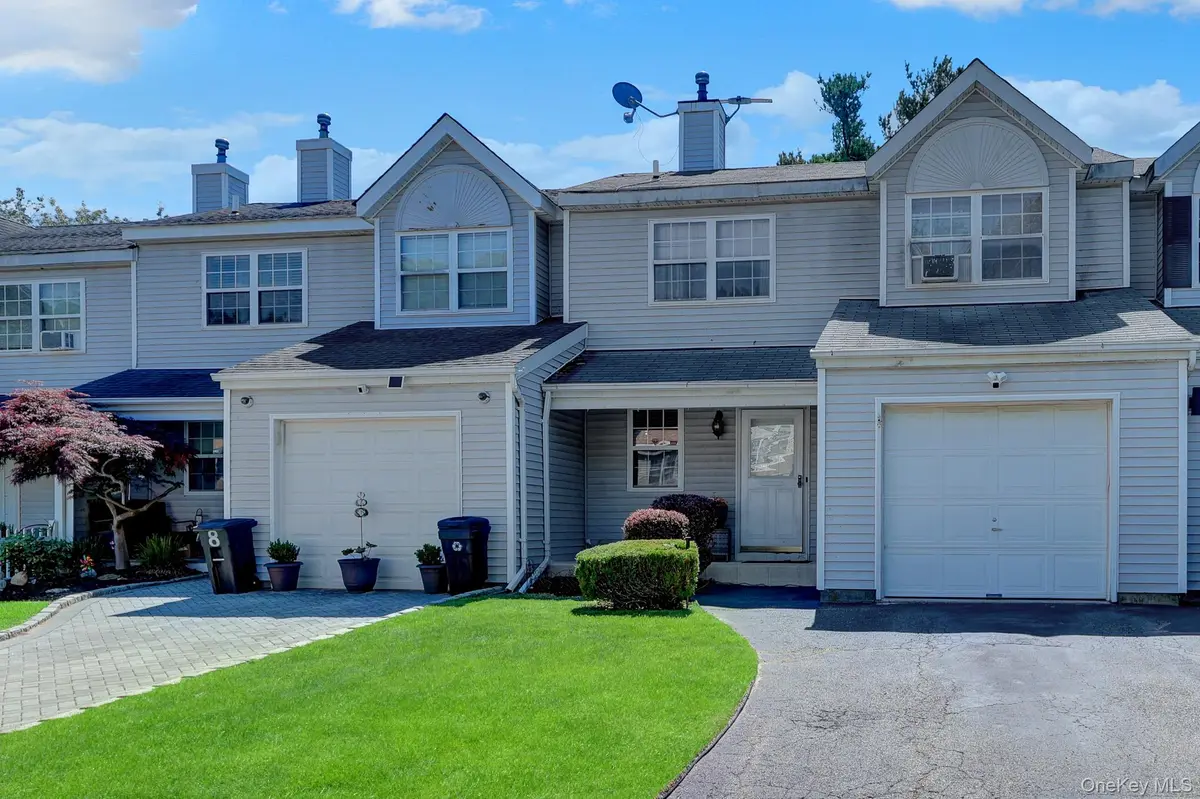 6 Beech ST, Central Islip, NY 11722