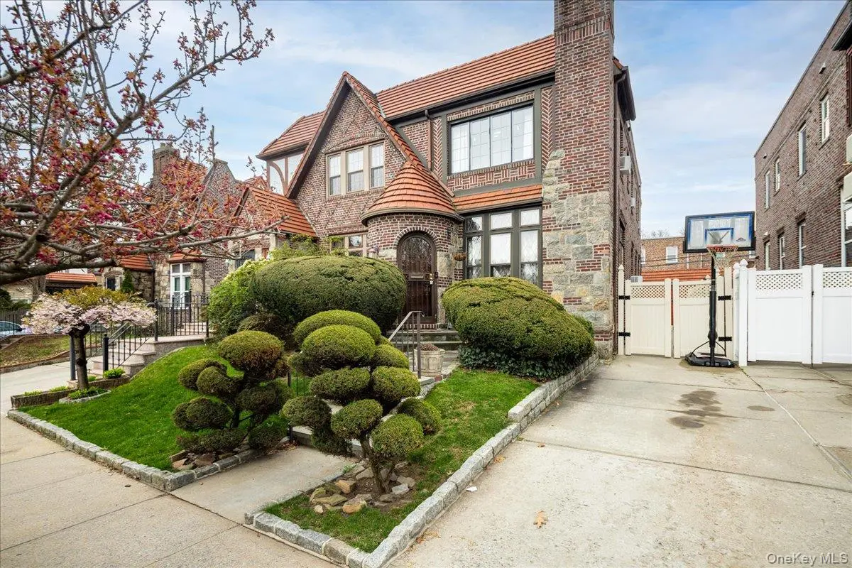 217-16 48th AVE, Bayside, NY 11364