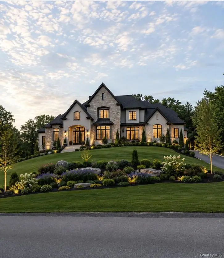 Traci WAY, Pleasant Valley, NY 12569