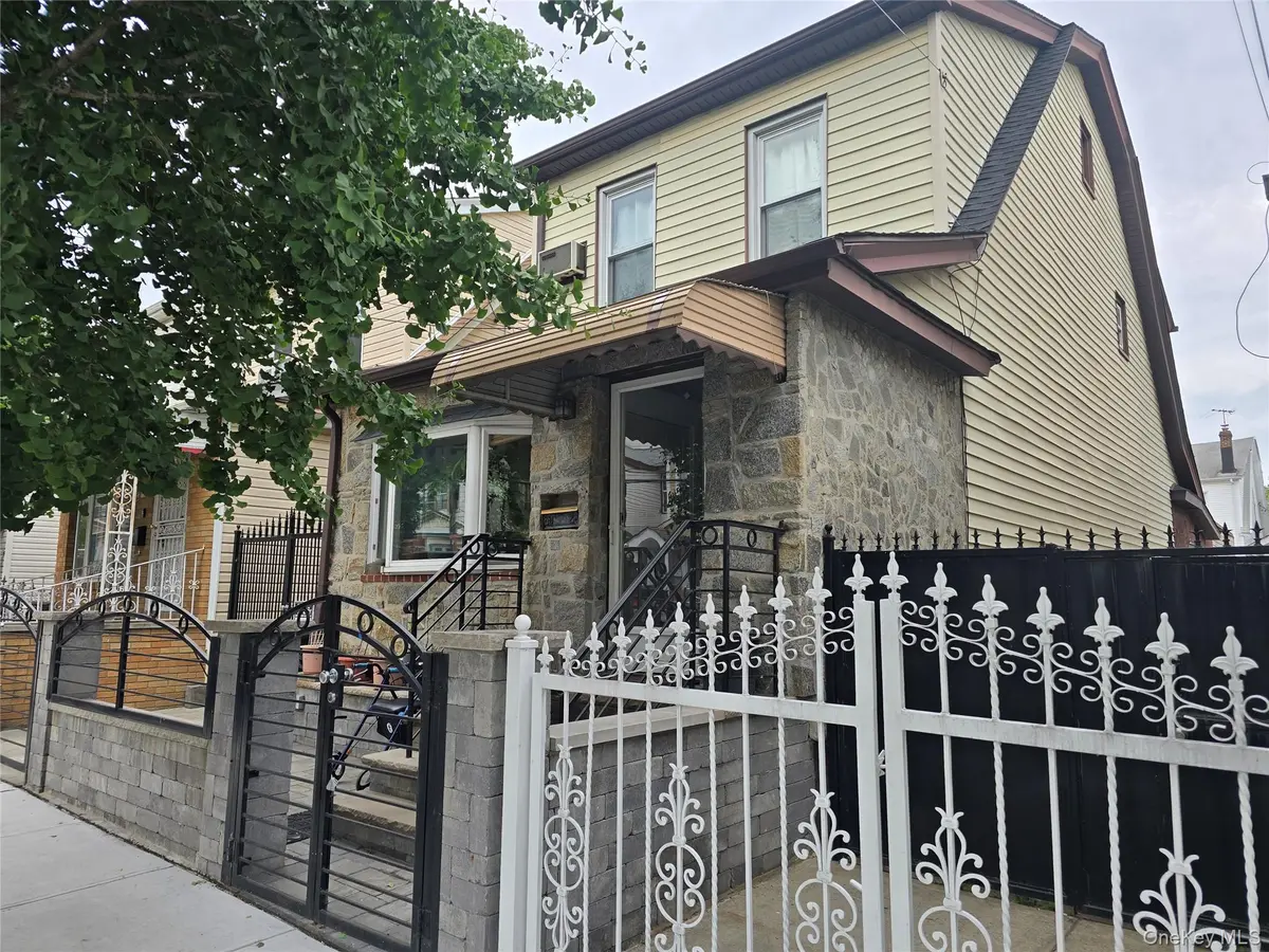 8923 182nd PL, Hollis, NY 11423