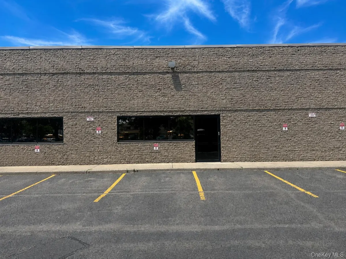 91B Moffitt BLVD, Bay Shore, NY 11706