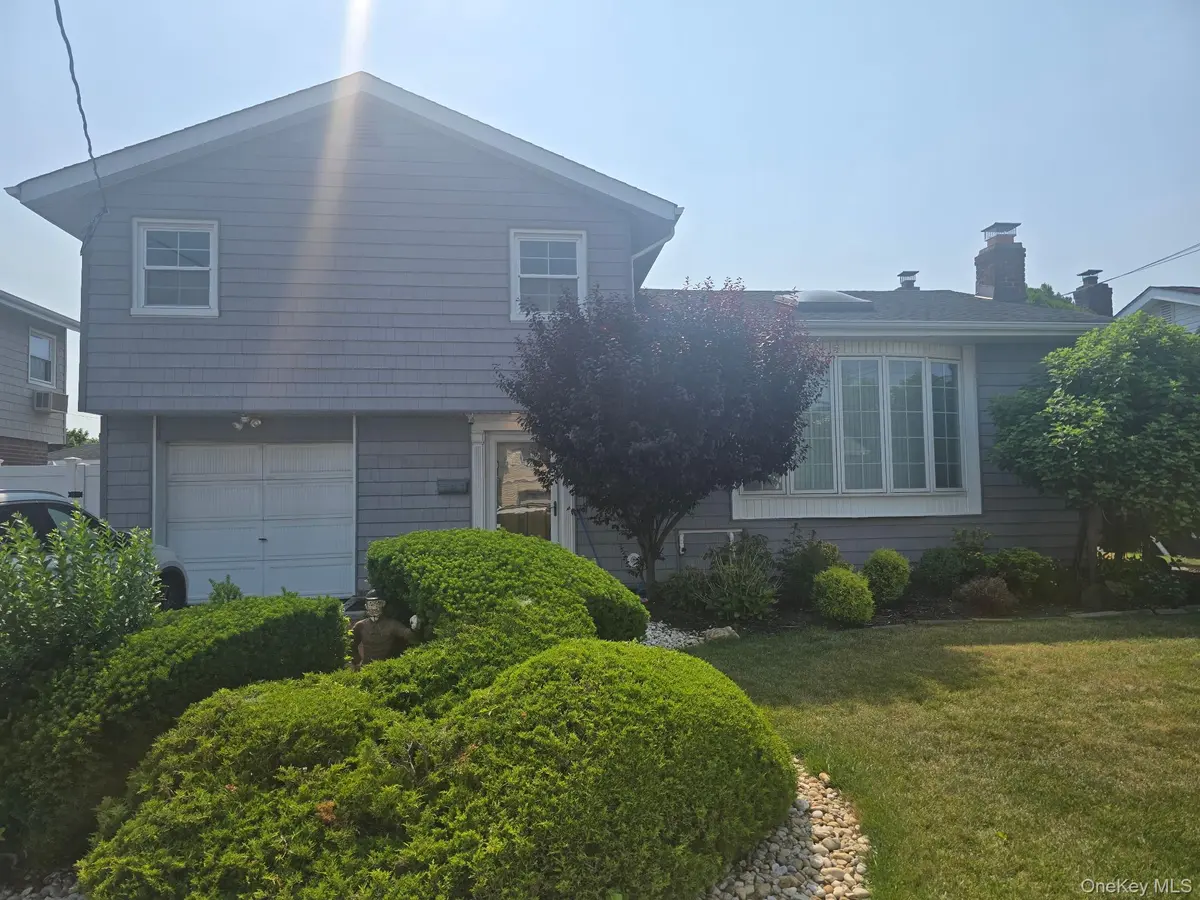 31 Oxford RD, East Rockaway, NY 11518