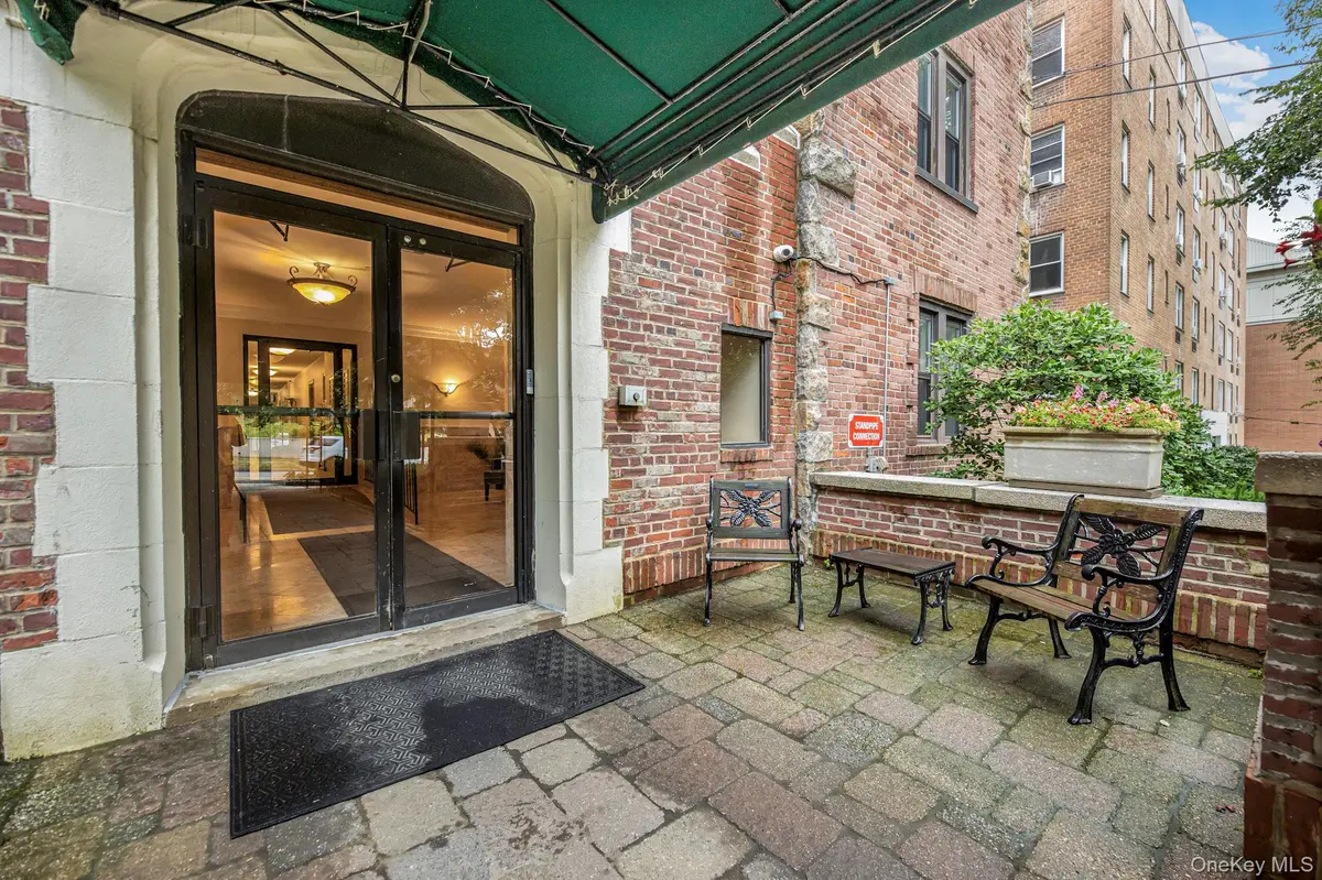 42 Barker AVE #2B, White Plains, NY 10601