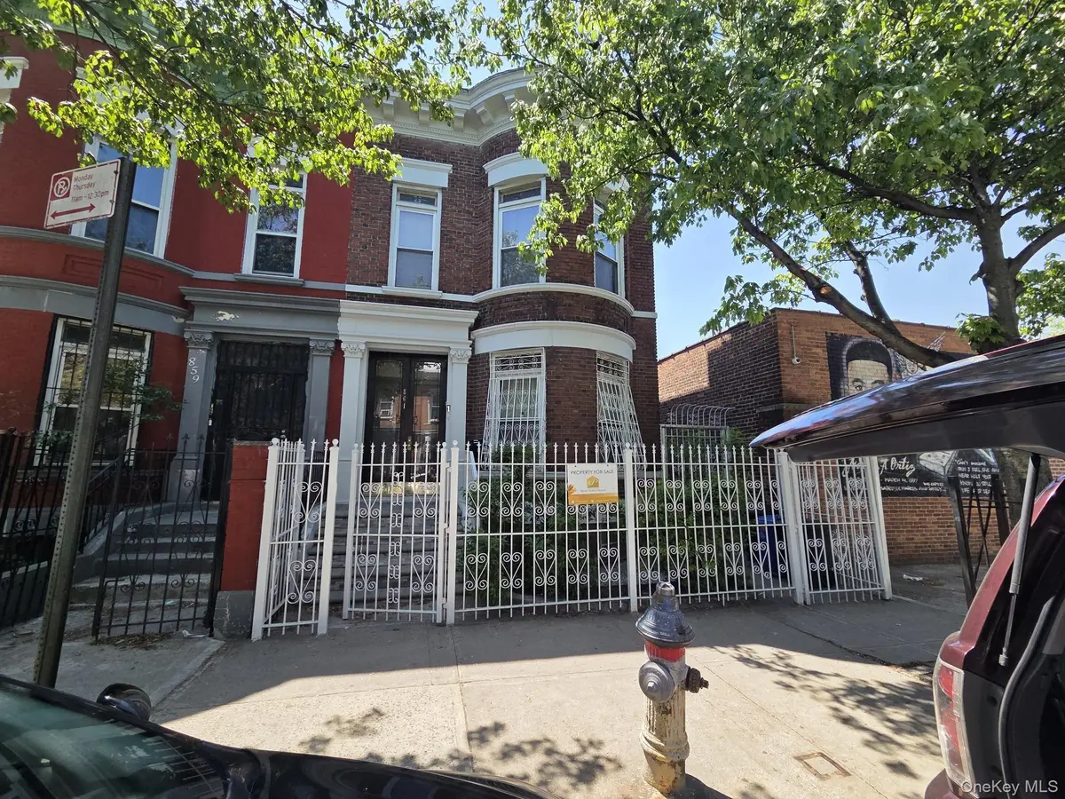 861 Manida ST, Bronx, NY 10474