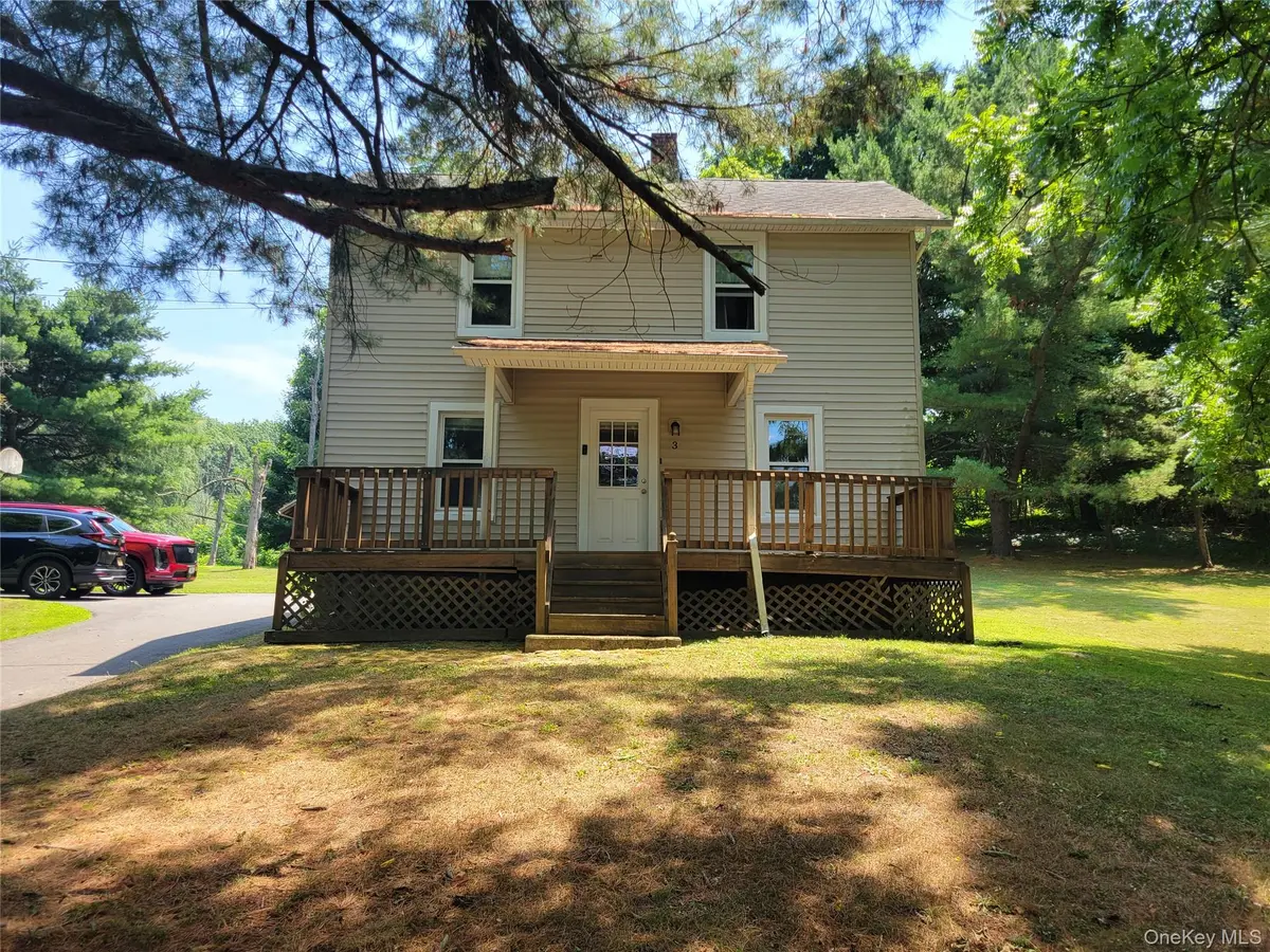 3 Albertson RD, Marlboro, NY 12542