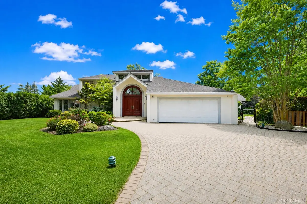 345 Heather LN, Hewlett Harbor, NY 11557