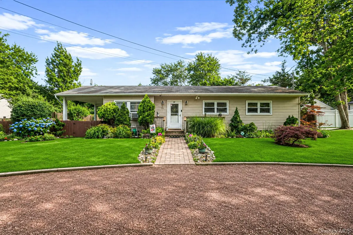 22 Jane ST, Selden, NY 11784