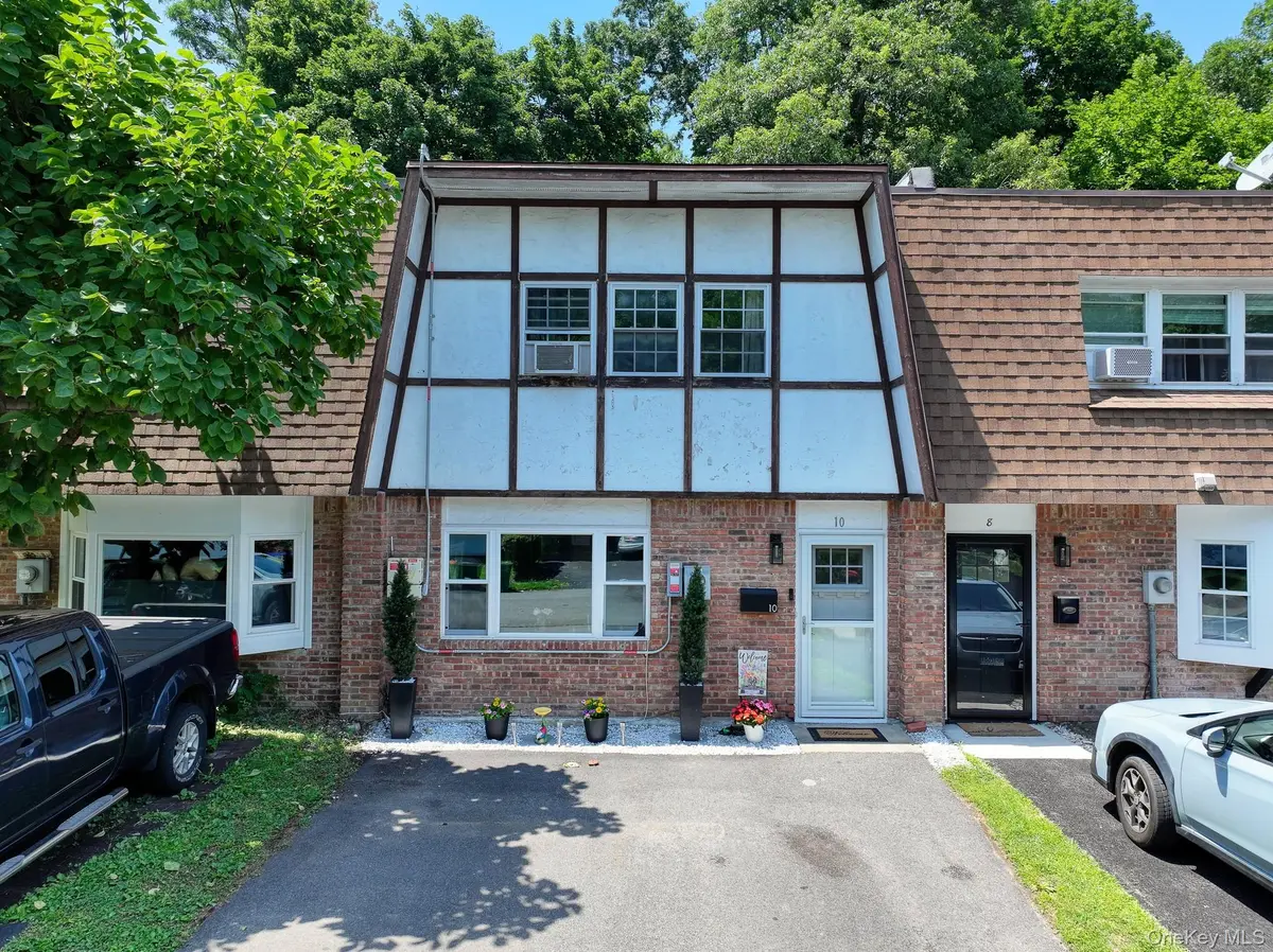 10 Roundtree CT, Beacon, NY 12508