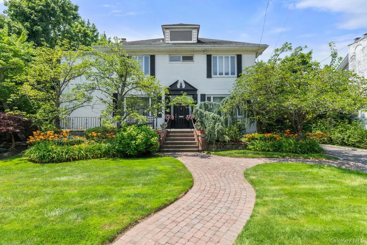 19 Margaret AVE, Lawrence, NY 11559