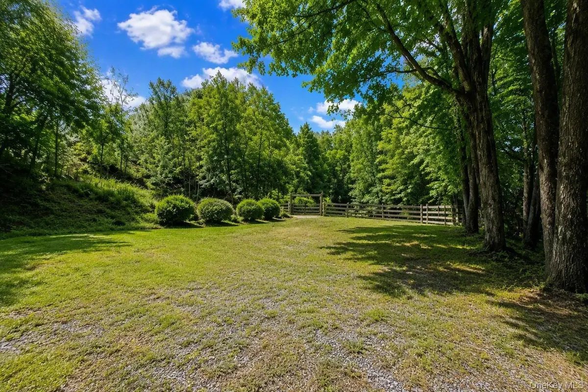 290 Cypert RD, Woodbourne, NY 12788