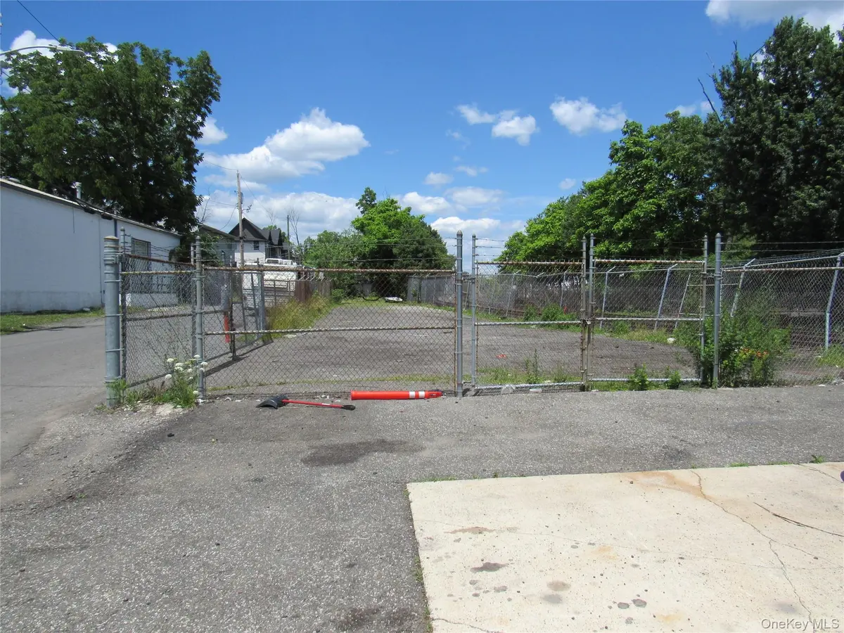 1 Hoffman ST, Spring Valley, NY 10977