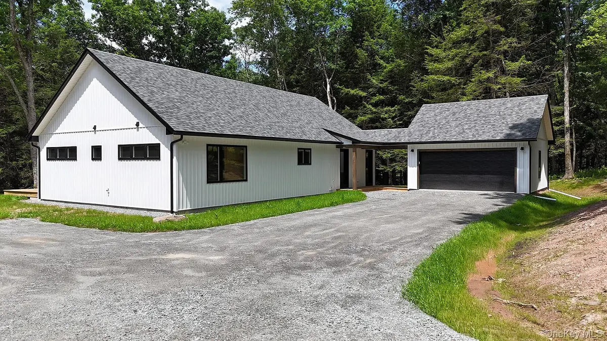 204 Country RD, Callicoon, NY 12723