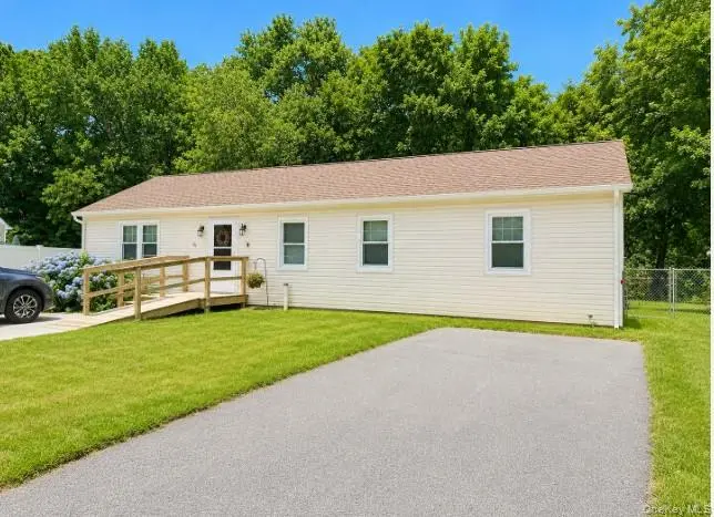 14 Shorehaven BLVD, Ronkonkoma, NY 11779