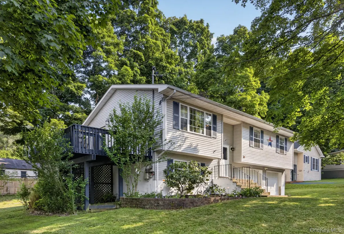 12 Pond PL, Beacon, NY 12508