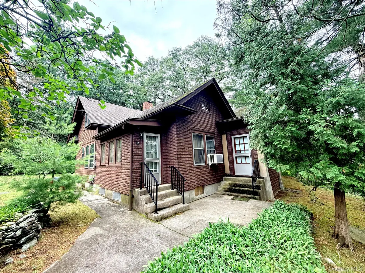 16 Grove RD, White Plains, NY 10603