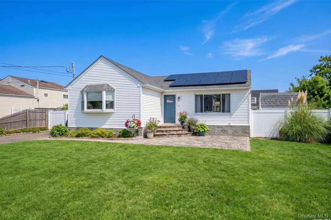 20 E Seacrest AVE, Lindenhurst, NY 11757