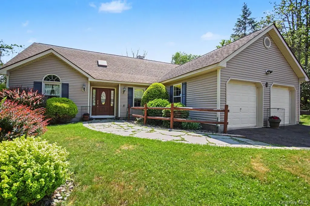 2 Douglas ST, Rock Hill, NY 12775