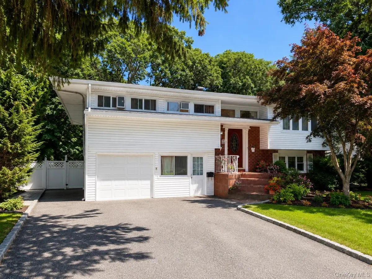 31 Holbrook RD, Centereach, NY 11720