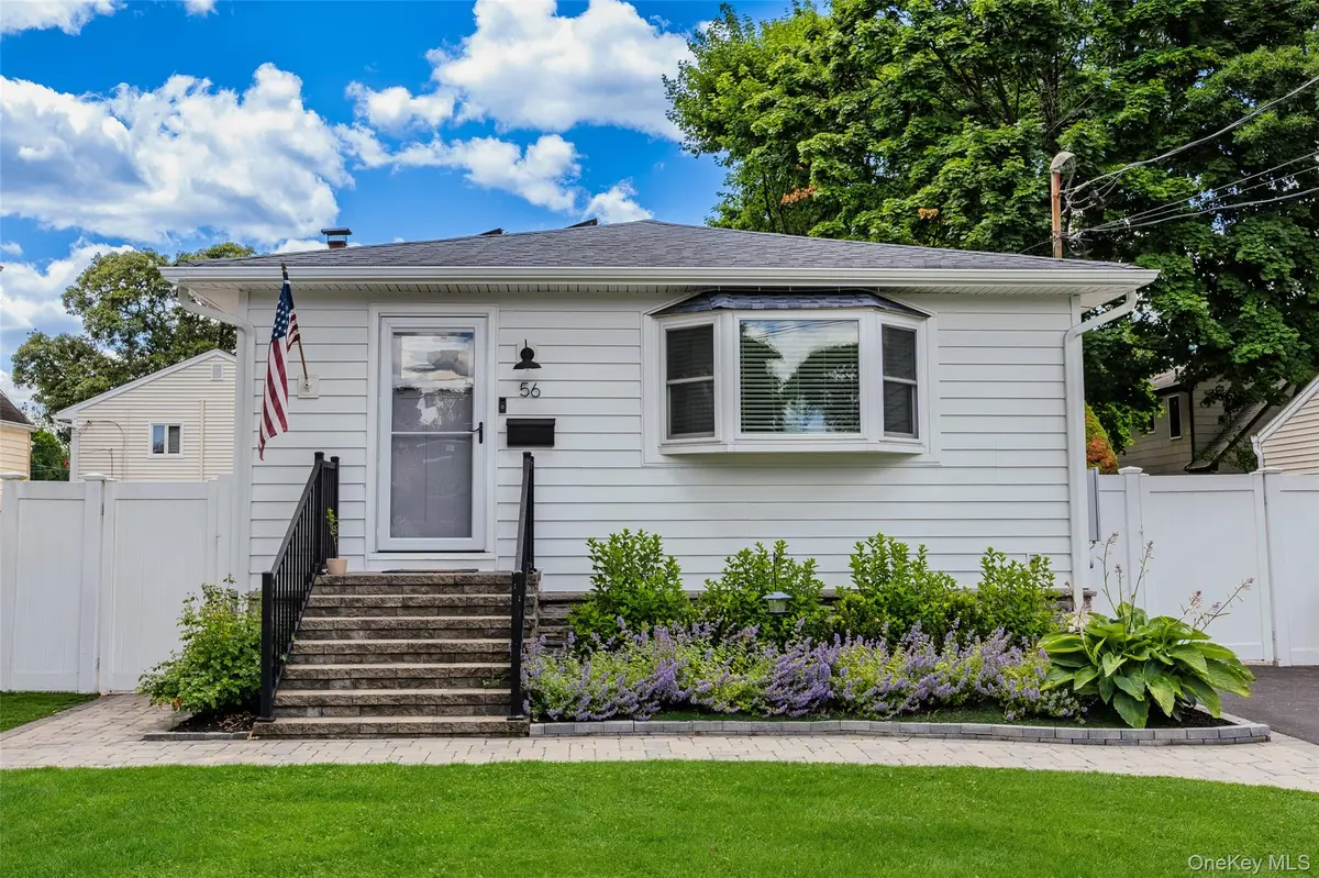 56 Morris AVE, West Islip, NY 11795