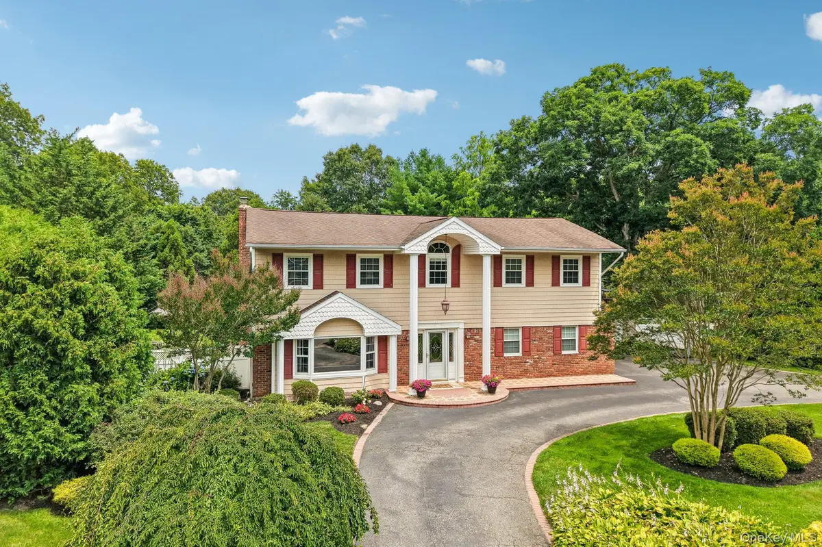 14 Thrush CT, East Northport, NY 11731