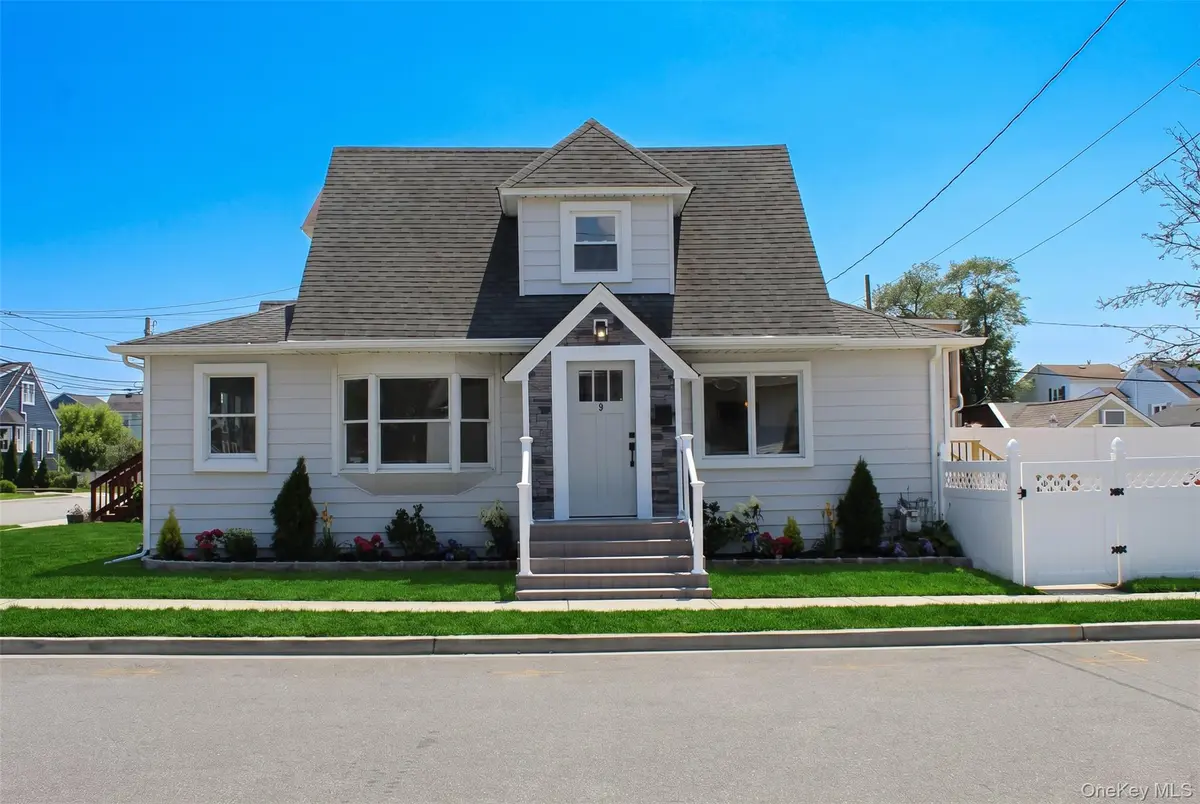 9 Franklin ST, East Rockaway, NY 11518